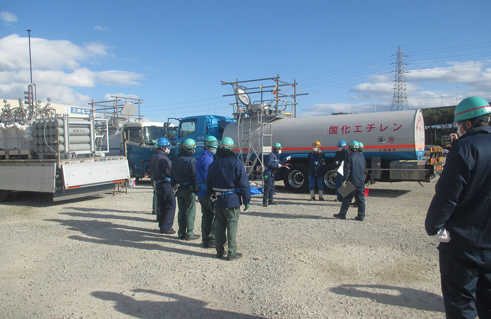 Demonstration using the portable abatement system for liquefied high-pressure gas at the Osaka Works